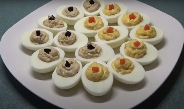 Huevos rellenos con anchoas. Caravana huevo